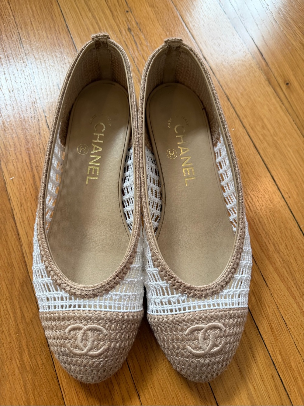 CHANEL Beige and White Crochet Ballet Flats - Picture 3 of 5